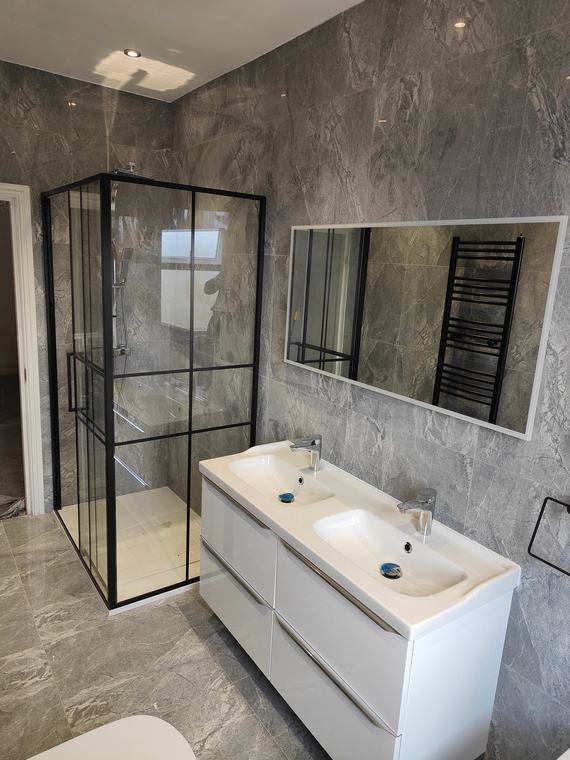 Double vanity with black-framed shower screen