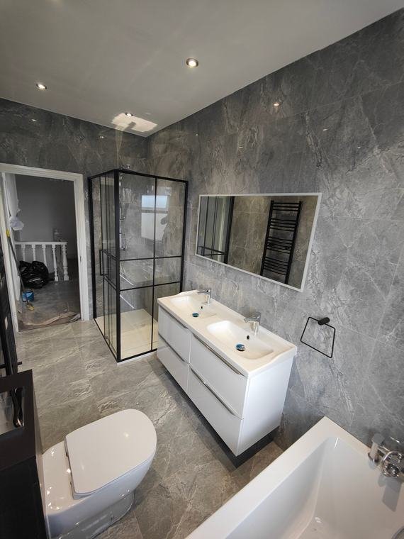 Grey marble-effect bathroom