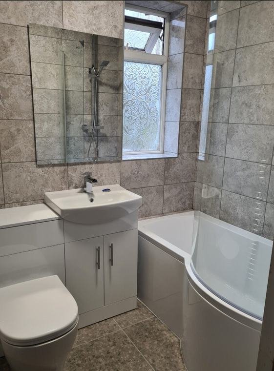 P-shaped shower bath and vanity