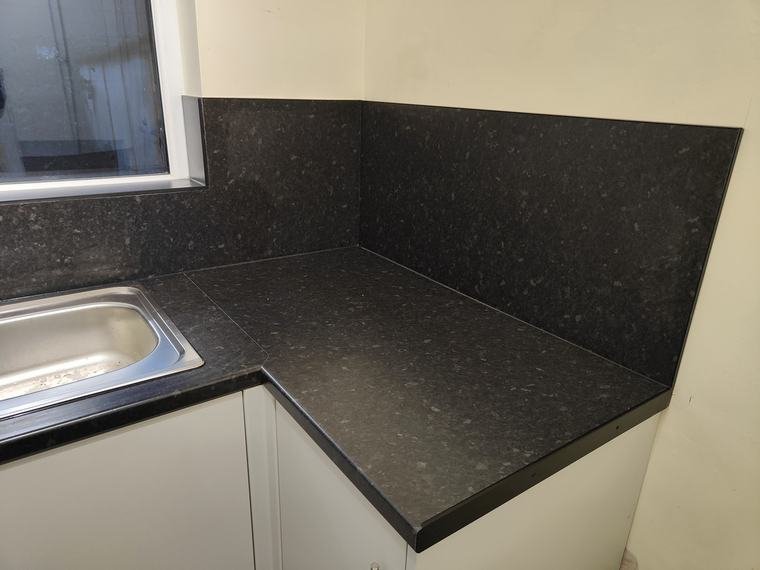 Sparkle-effect worktop with matching upstands