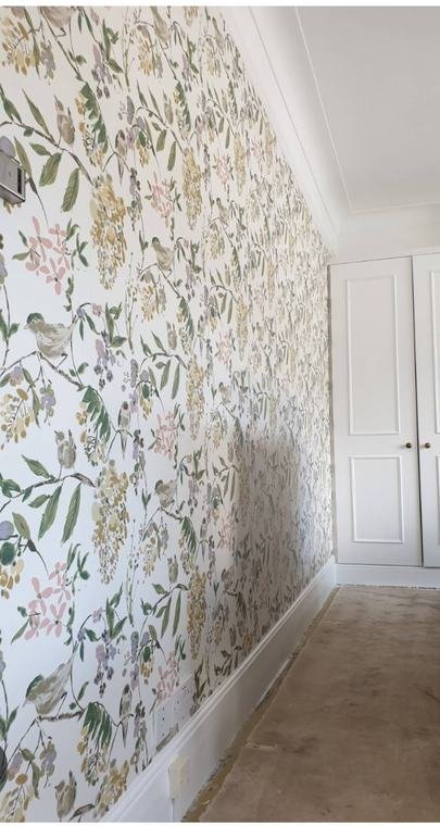 Floral feature wallpaper