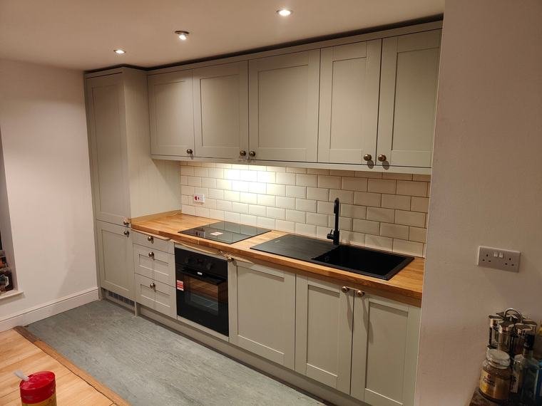 Cashmere shaker units with oak worktops