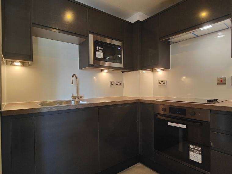 Anthracite kitchen with under-cabinet lights