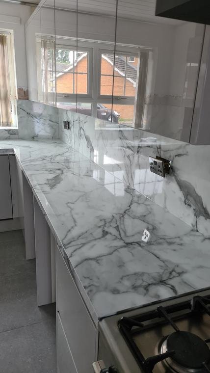 Marble-effect worktop and splashback