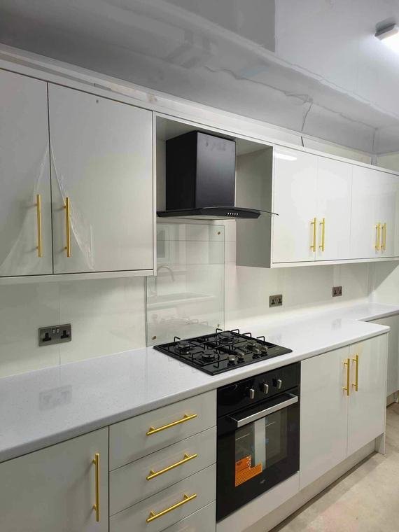 Gold handles and a black extractor