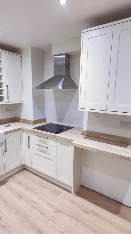White shaker kitchen with oak worktops